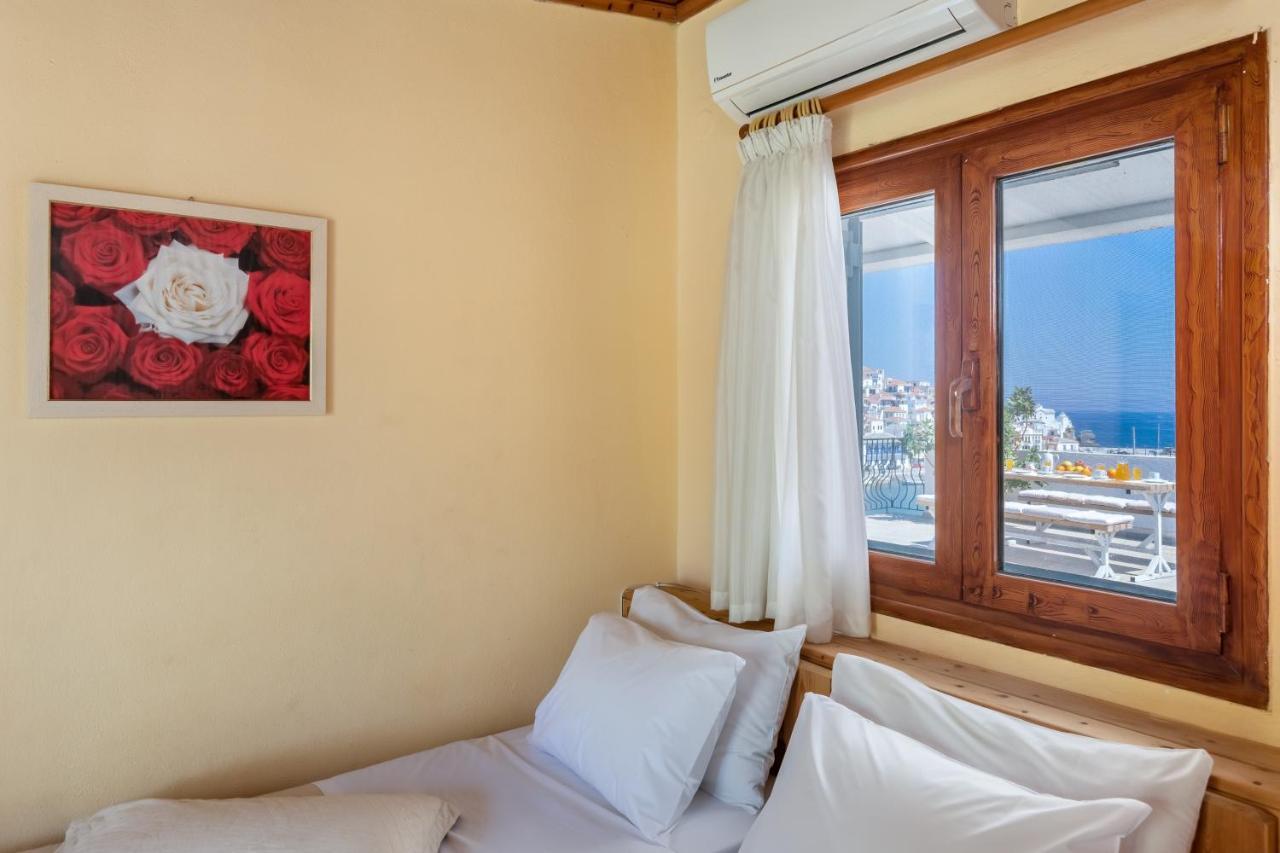 Regina Hotel Skopelos Town Exterior foto